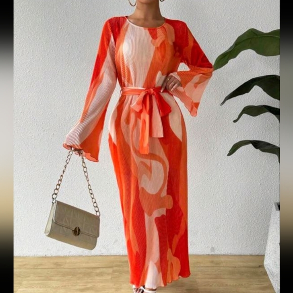 Elegant Long Geometric Printed Dress, Round Neckline And Flared Sleeves, Random - Picture 1 of 9